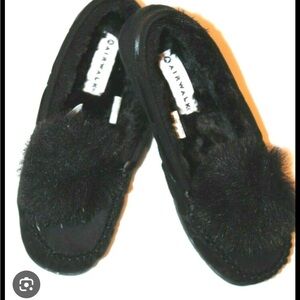 NWT Women's Black Airwalk Moccasins with Pom-Pom